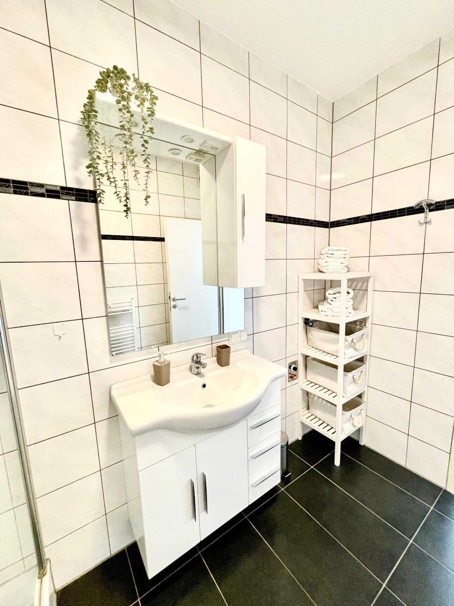Contactless Self-Check-In - City Apartment Zum Wohlfuhlen Ans16 Graz Exterior foto